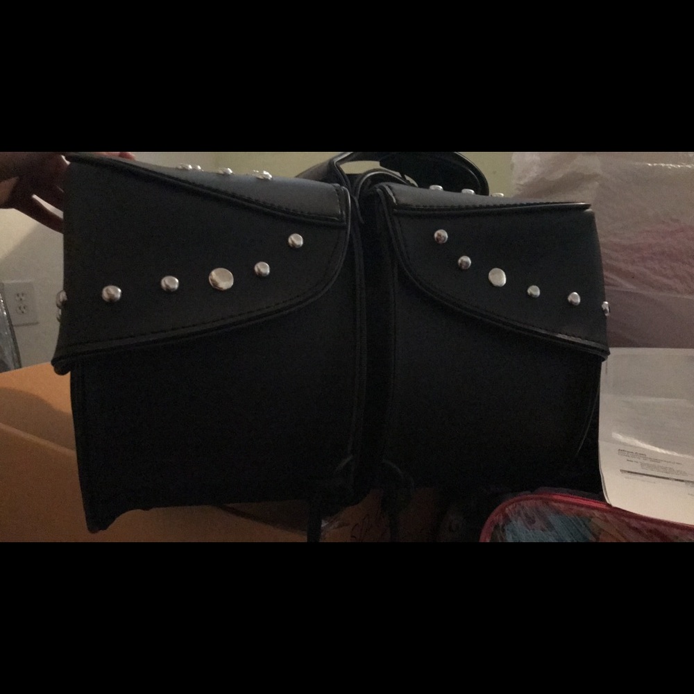 Motorcycle saddlebag - Picture 3 of 4